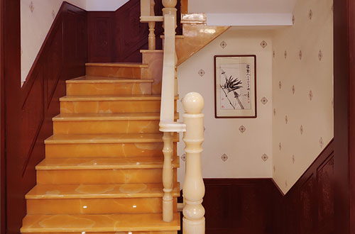 承德中式别墅室内汉白玉石楼梯的定制安装装饰效果